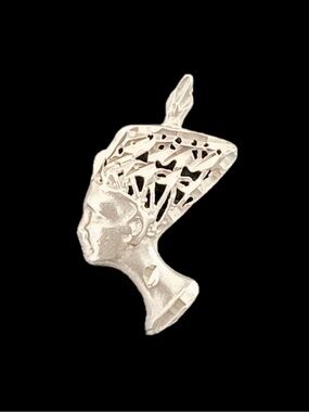 Vintage 925 Sterling Silver Queen Nefertiti Diamond Cut Pendant NWT